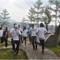 Peserta dari Bank Mandiri se- Jabar saat mengikuti Artbound du Akam Sentosa, Pasir Impun, Kabupaten Bandung.